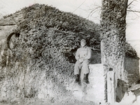 B4.P5.I9  M.F. Beauford, sitting on the wall near a fern and ivy covered house, near Bognor Regis, England, May 1944.  (Co. C, 634th TD Bn).  [Photo courtesy of Mike Getten, son of Jean Getten and nephew of Lynes Getten; both 634th TDBn soldiers] : M.F.Beauford, Company C, 634th Tank Destroyer Battallion.